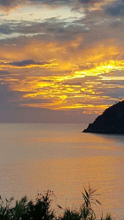 Un Gioiello Con Vista Mare Villa Moneglia Kültér fotó