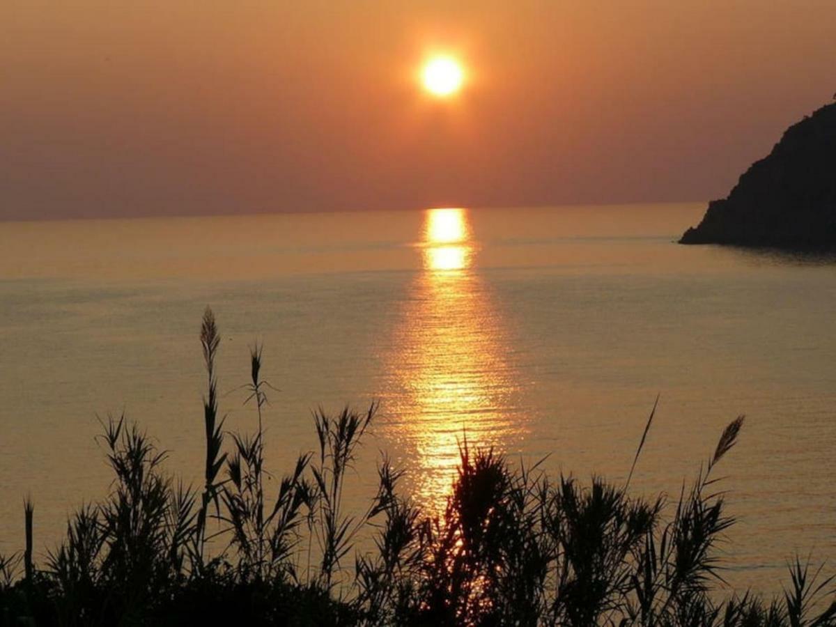 Un Gioiello Con Vista Mare Villa Moneglia Kültér fotó