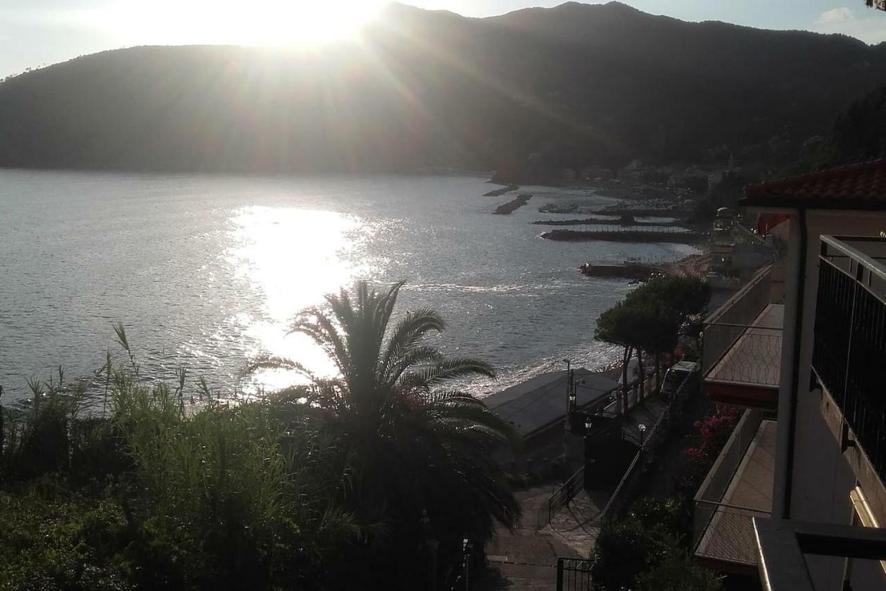 Un Gioiello Con Vista Mare Villa Moneglia Kültér fotó